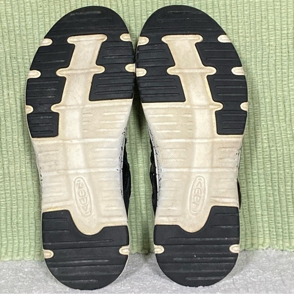 KEEN Youth Uneek Paracord String Black/White Athletic Running Shoes SZ US 4Y W6 - Picture 8 of 11